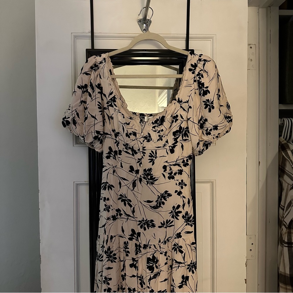 ASTR The Label Baldwin Black and Cream Floral Dress